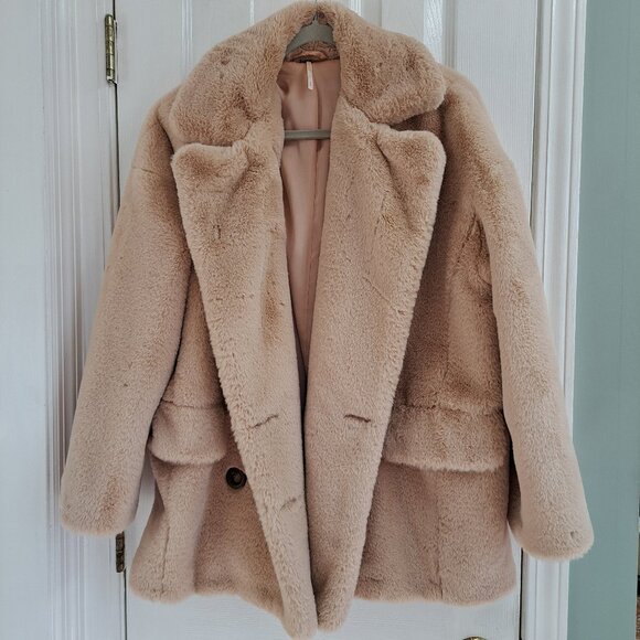 SOLD on another platform - Free People ๐ผ Kate faux fur double breasted coat - Picture 3 of 16